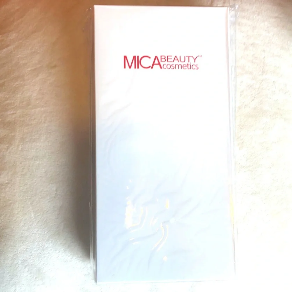 Mica Beauty Deluxe Brush Set New!